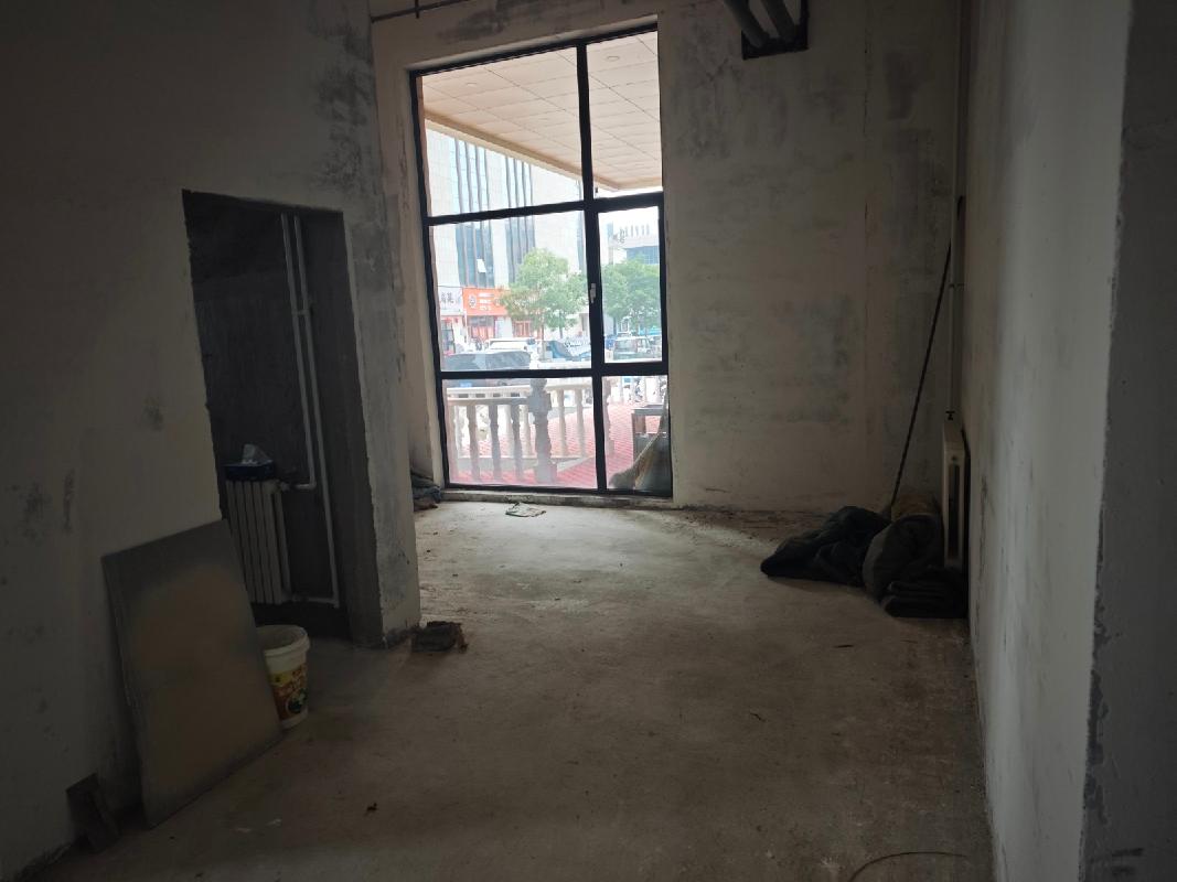 呼和浩特市新城区机场路水岸小镇D区综合楼1020出租（年租金200000元）