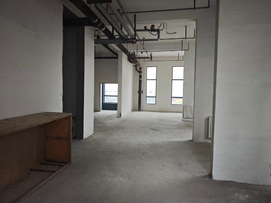 呼和浩特市新城区机场路水岸小镇D区综合楼1020出租（年租金200000元）