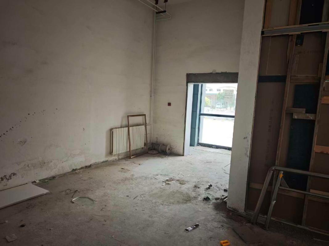 呼和浩特市新城区机场路水岸小镇D区综合楼1020出租（年租金200000元）