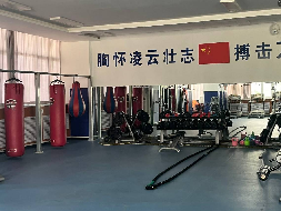 新源县光影影视文化有限责任公司位于伊犁州新源县体育馆内一楼拳击馆（面积约524.96㎡）对外招租，租期三年