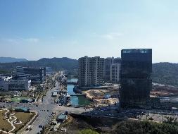 岳阳市中心医院配套健康管理中心项目A栋1层酒店大堂、2-3层、17-23层、商铺，B栋部分区域等20个标的出租
