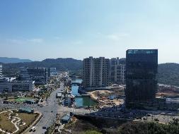 岳阳市中心医院配套健康管理中心项目A栋1层康养大堂及A栋4-15层共10个标的出租（优先标的1整体出租）