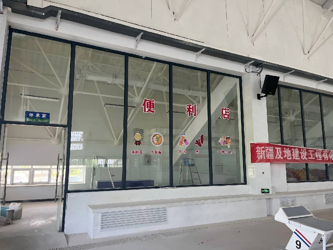 新源县光影影视文化有限责任公司位于伊犁州新源县游泳馆西门内便利店（面积约192㎡）对外招租，租期三年