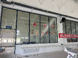 新源县光影影视文化有限责任公司位于伊犁州新源县游泳馆西门内便利店（面积约192㎡）对外招租，租期三年