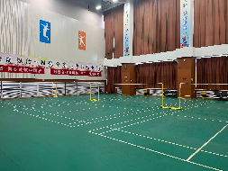 新源县光影影视文化有限责任公司位于伊犁州新源县体育馆内二楼羽毛球馆东（面积约524.96㎡）对外招租，租期三年