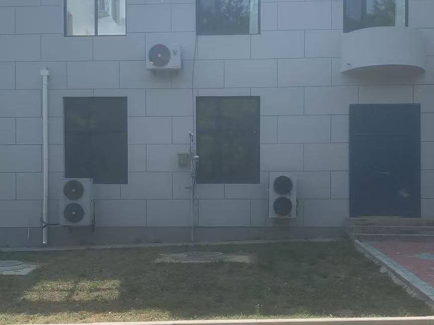 东北石油大学秦皇岛分校机电楼顶楼和交流中心一楼东侧2处场地分别招租交易公告