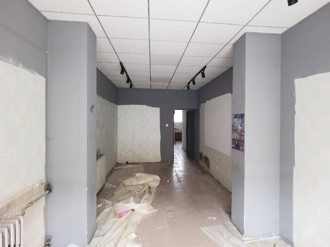 呼和浩特市新城区爱民街389号（原财税职业学院）15号家属楼1楼商铺从西数第5间（原晨光文具）公开招租（年租金底价：32500元，租赁期限：5年）