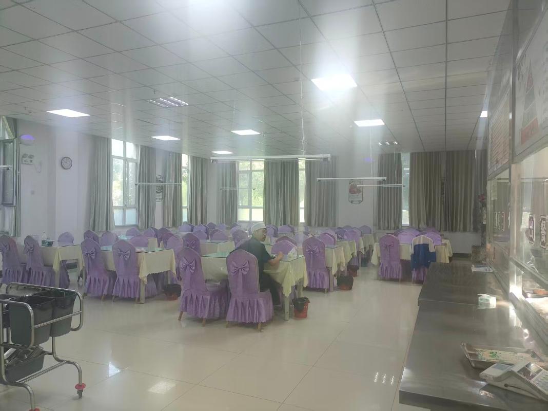 巩留县中医医院位于巩留县东买里路东段南侧61号院内食堂约300㎡对外招租，租期三年