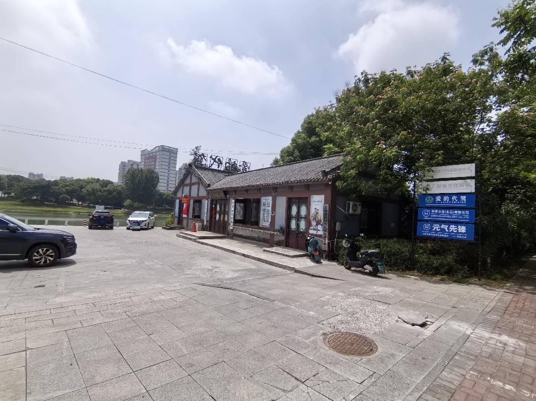 无为市无城镇环城河凤凰山路东管理用房1-3幢及西管理用房1-3幢转让公告(国资监测编号GR2026AH2001581)