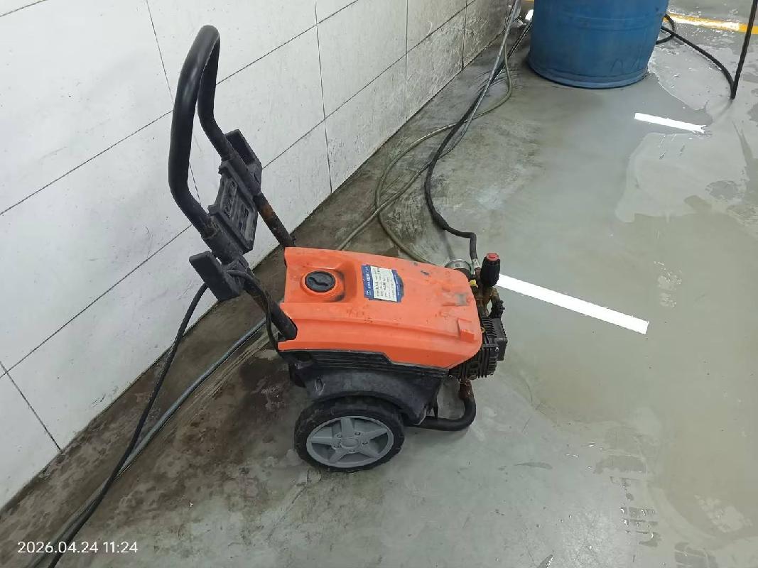 乌鲁木齐地铁置业有限责任公司租赁所属一批机器设备（资产包三）