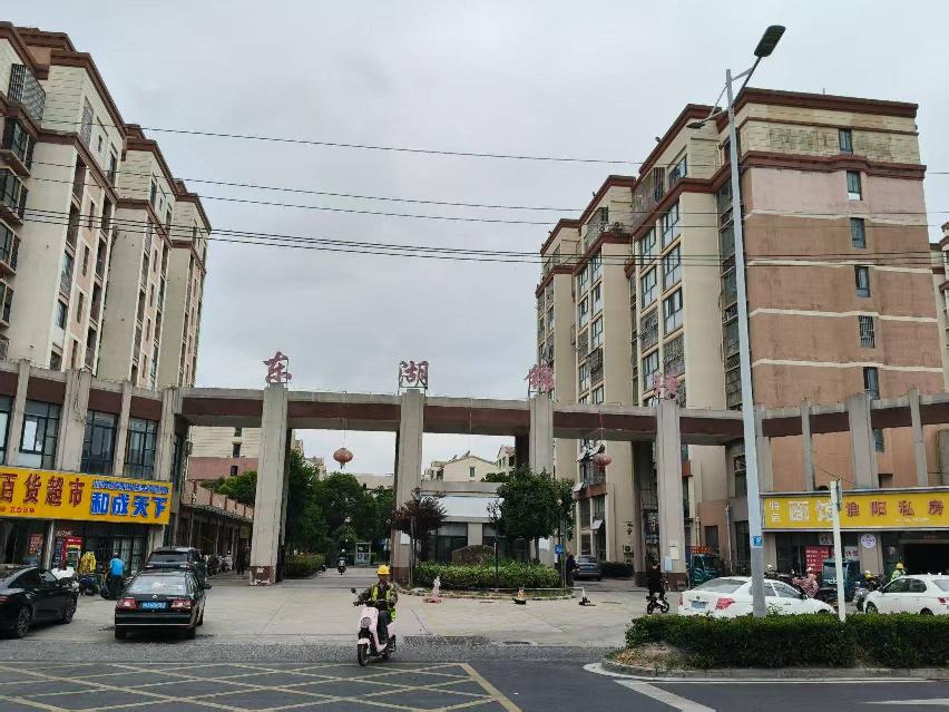 东湖锦绣19号楼14室招租公告