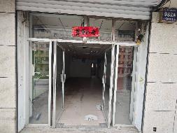 呼和浩特市新城区爱民街389号（原财税职业学院）15号家属楼1楼商铺从西数第10间（原汾酒竹叶青子末烟酒超市公开招租）