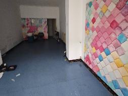 呼和浩特市新城区爱民街389号（原财税职业学院）15号家属楼1楼商铺从西数第16间（原幻梦发艺）公开招租（年租金底价：22500元，租赁期限：5年）