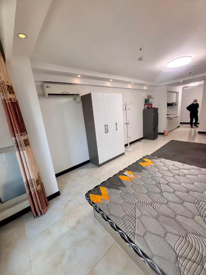赤峰市新城区万达广场C地块C7号楼1404室房产出租（年租金底价13000.0元，租期3年）