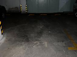 奎屯市万利租赁服务有限公司位于嘉华时代地下停车库21号车位4㎡对外招租（租期3年）