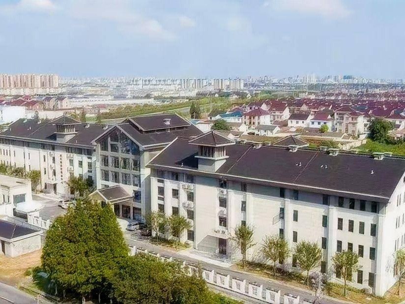 太仓市双凤镇兴湖路21号不动产及配套构筑物、房屋装修、设备、苗木资产整体打包公开转让(国资监测编号GR2026JS6002544)