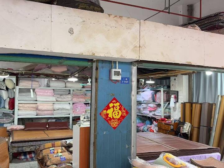 江南春商城二期一层44号附近楼梯下方的小房间招租公告