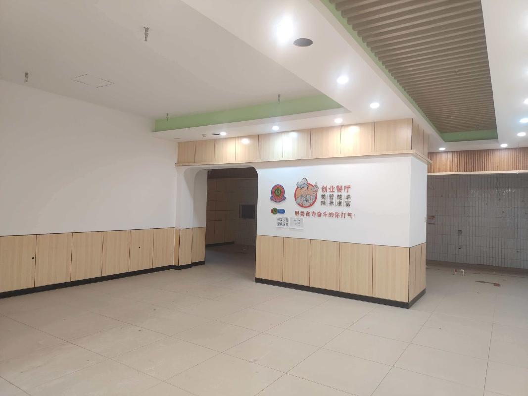 呼市赛罕区内蒙古总商会大厦一层东侧部分底商出租（年租金底价120900元，含税）