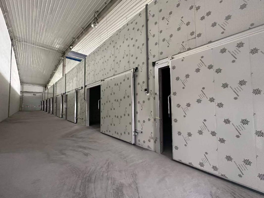 奎屯市万利租赁服务有限公司位于冷链物流集散中心冷库2-11商铺90㎡对外招租（租期1年）