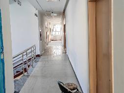 奎屯市万利租赁服务有限公司位于迎宾园社区办公楼3楼商铺157.75㎡对外招租（租期3年）