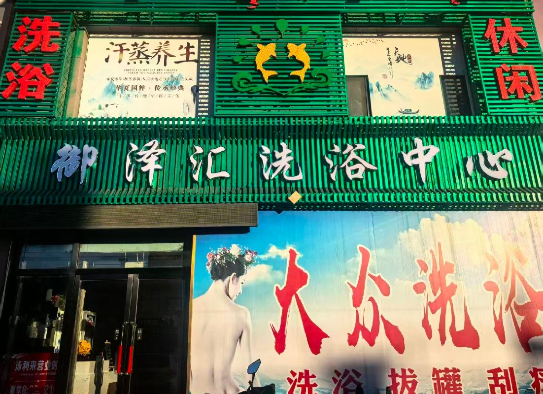 内蒙古自治区通辽市科尔沁区东郊办事处世纪明珠小区2套商业房独立体出租（年租金详见清单，租期均为3年）