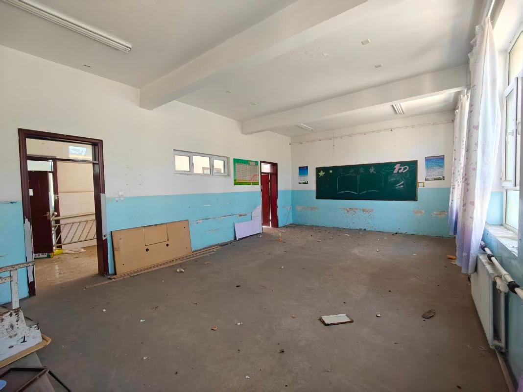 伊宁市潘津镇中心小学位于潘津乡中潘津村闲置教学点整体院落（占地约7369.86㎡，建筑面积约1113㎡）对外招租，租期六个月，二次挂牌