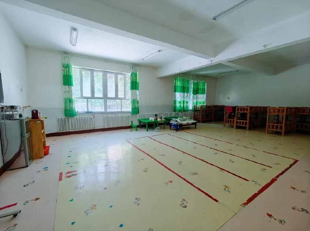 伊宁市塔乡中心幼儿园位于伊宁市果园村十二巷20号闲置教学点院落及房屋（建筑面积约1020㎡，占地约2708㎡）对外招租，租期一年