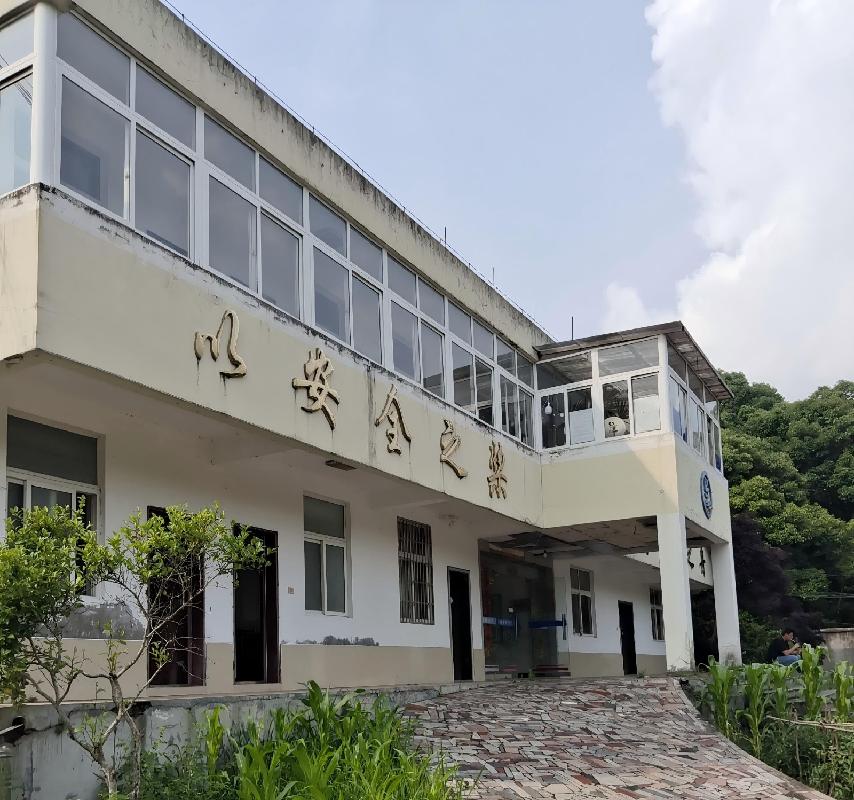 池州市贵池区梅街镇原刘街白云石矿管理用房出租公告