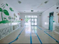 伊宁市塔乡中心幼儿园位于伊宁市果园村十二巷20号闲置教学点院落及房屋（建筑面积约1020㎡，占地约2708㎡）对外招租，租期一年