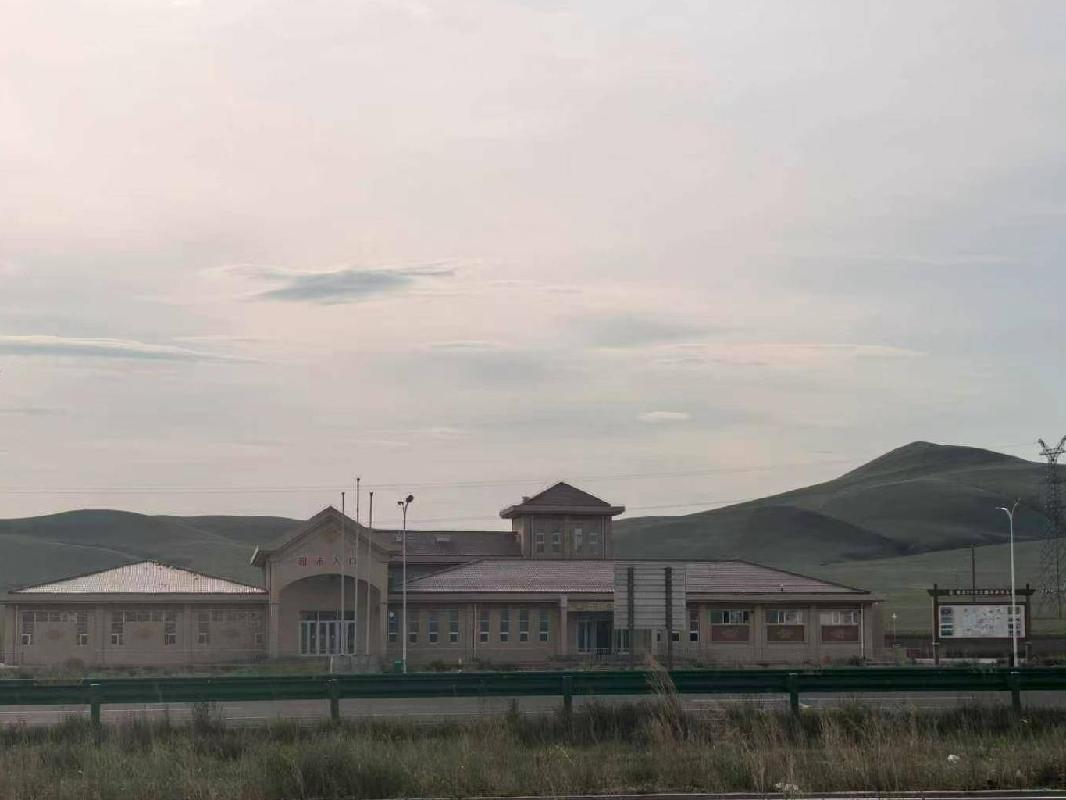 西乌珠穆沁旗浩勒图高勒镇浩勒图高勒服务区招租（年租金底价293300元/年，租期5年）