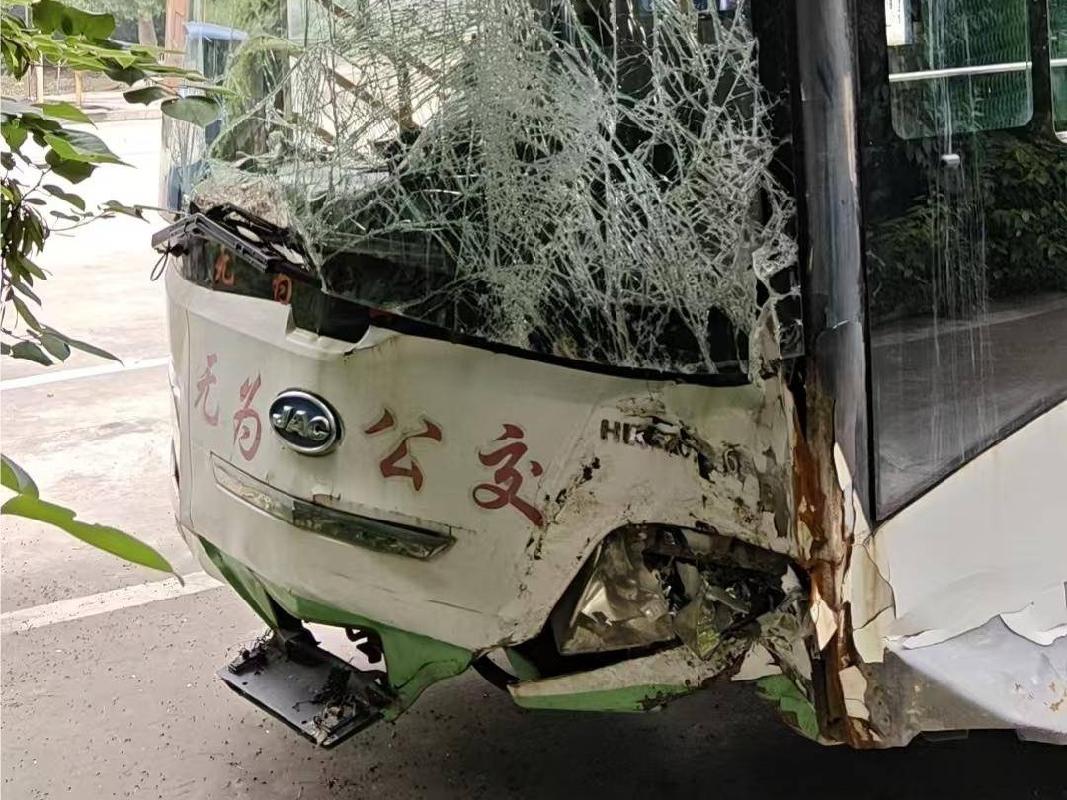 3辆报废合格牌HK6761G4大型普通客车转让公告(国资监测编号GR2026AH2001638)