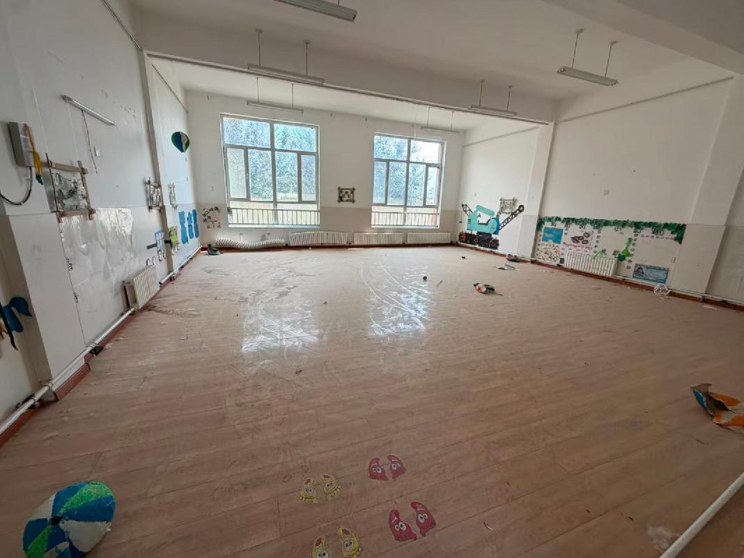 伊宁市青少年综合实践教育中心位于伊宁市原奶牛场(原伊河南岸)7连幼儿园（面积合计2082.15㎡）对外招租，租期5年
