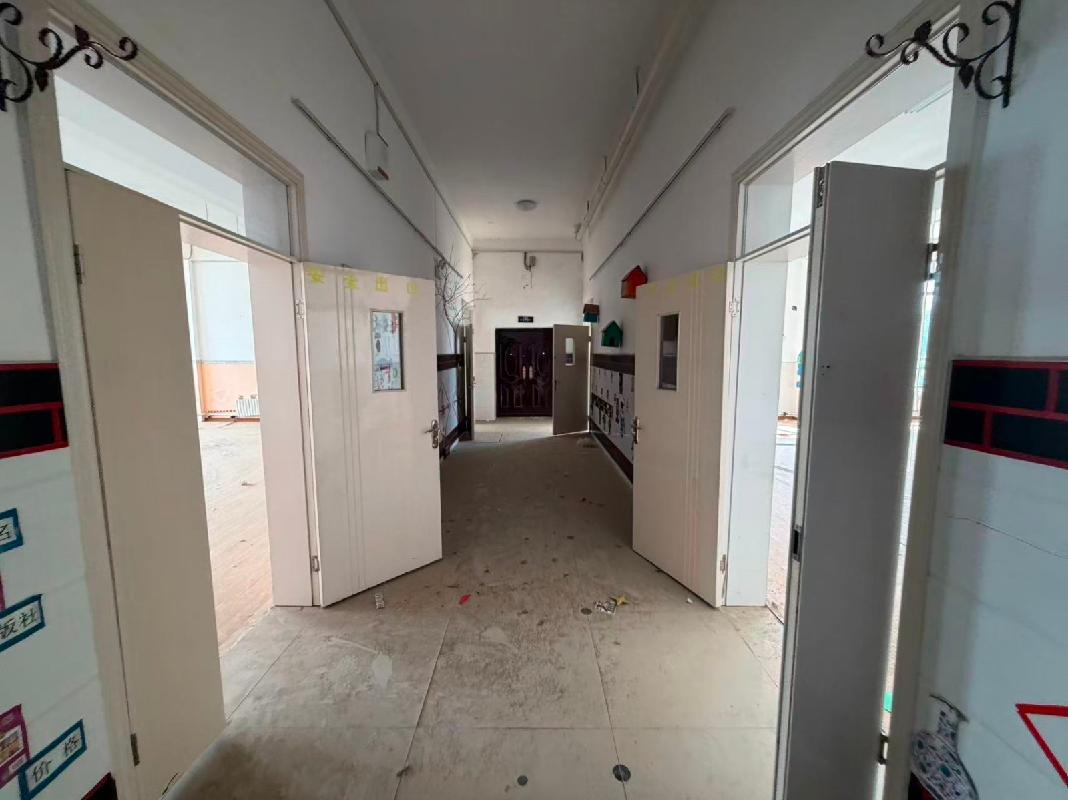伊宁市青少年综合实践教育中心位于伊宁市原奶牛场(原伊河南岸)7连幼儿园（面积合计2082.15㎡）对外招租，租期5年