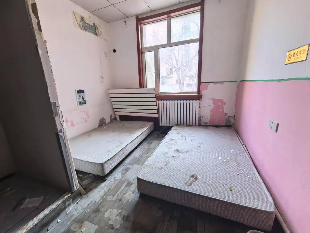 奎屯市万利租赁服务有限公司位于团结南街2号商铺474㎡对外招租（租期3年）