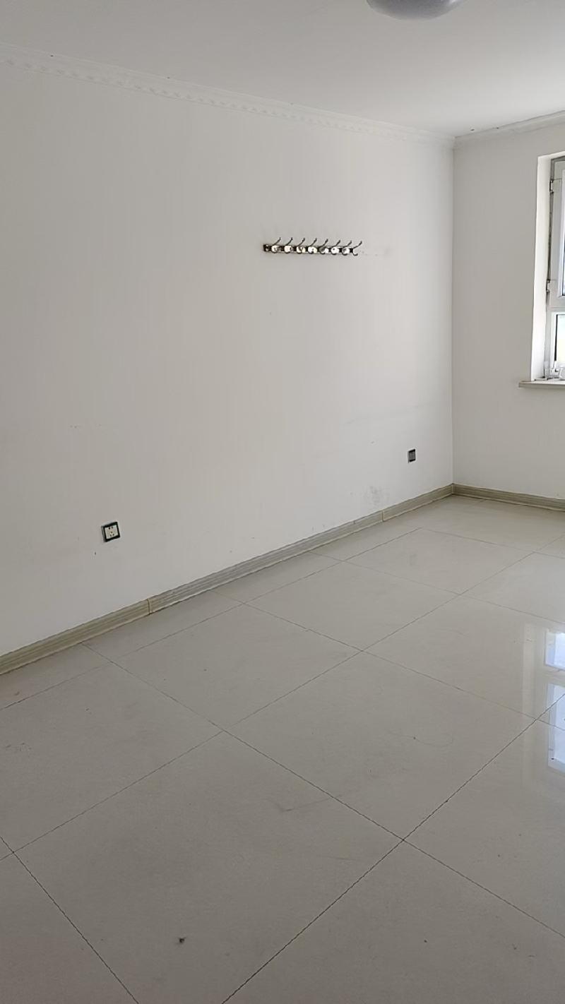 新疆交通建设投资控股有限公司转让位于塔城市杜别克区光明路东方嘉苑小区15号楼4单元501室住宅房产