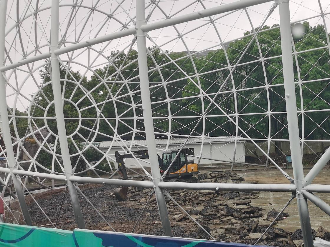 [常州市]中华恐龙园恐龙人区动物局A馆左半球招租公告