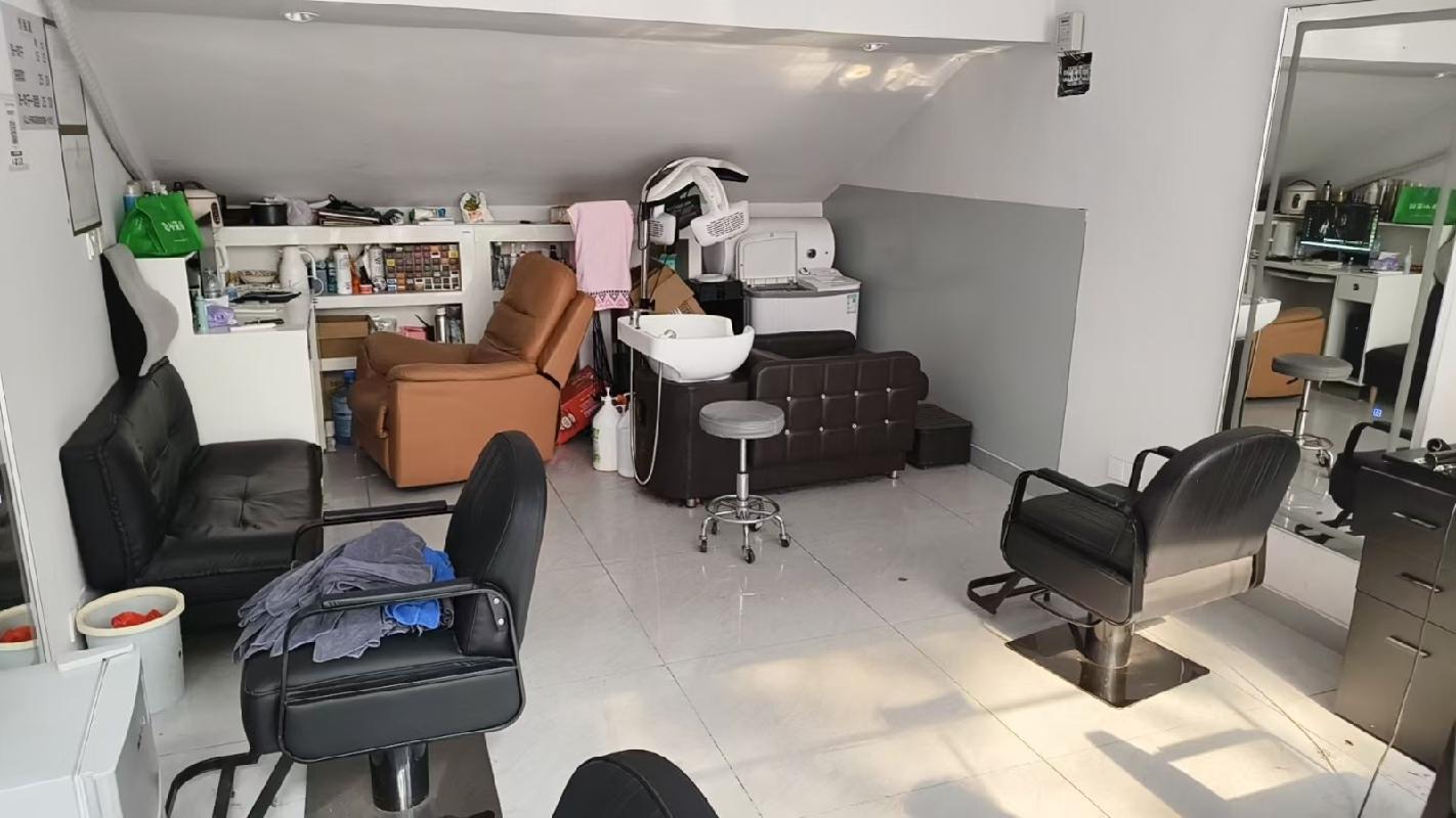皖南医科大学滨江校区(南区)体育场看台08商铺（理发店）出租公告(国资监测编号GR2026AH2001723)