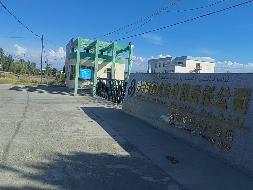 新疆霍尔果斯犁川粮油物资贸易有限责任公司位于伊宁市托格拉克乡托格拉克村黑水沟7-41-1-33的养殖场（总面积约：200001㎡）对外招租，租期五年