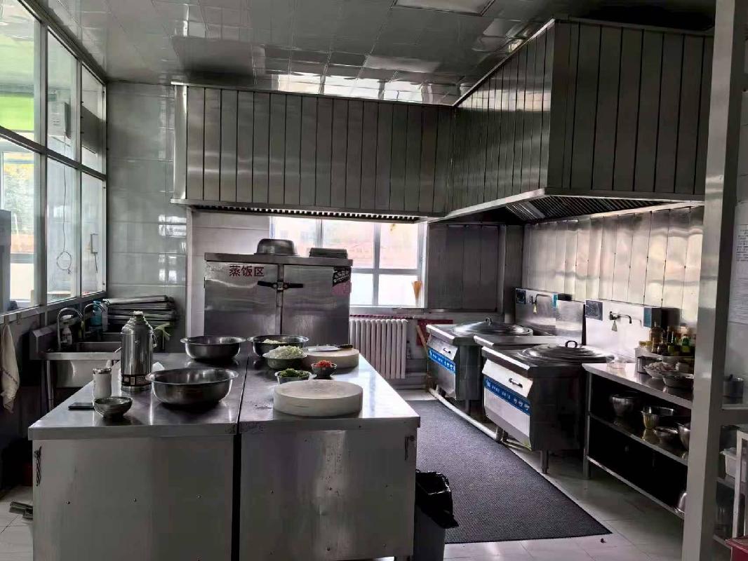 巩留县妇幼保健院位于巩留县新华西路1号院内食堂约100㎡对外招租，租期三年