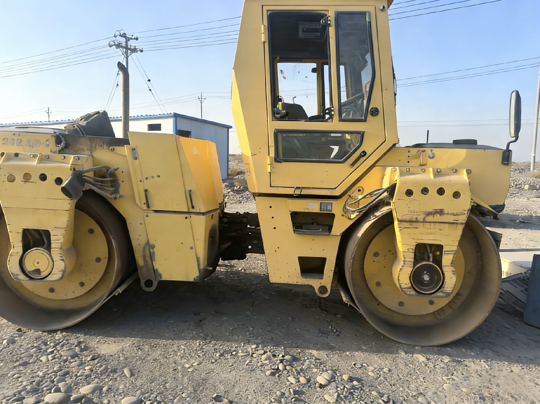新疆中新铁路建设有限公司转让所属一台BOMAG BW202 AD-2压路机(国资监测编号GR2026XJ1001293)