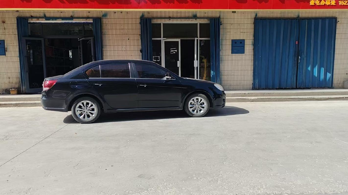 奎屯市万利租赁服务有限公司位于乌鲁木齐西路65号-1、2、3、11、12、13、14、15商铺404㎡对外招租（租期3年）