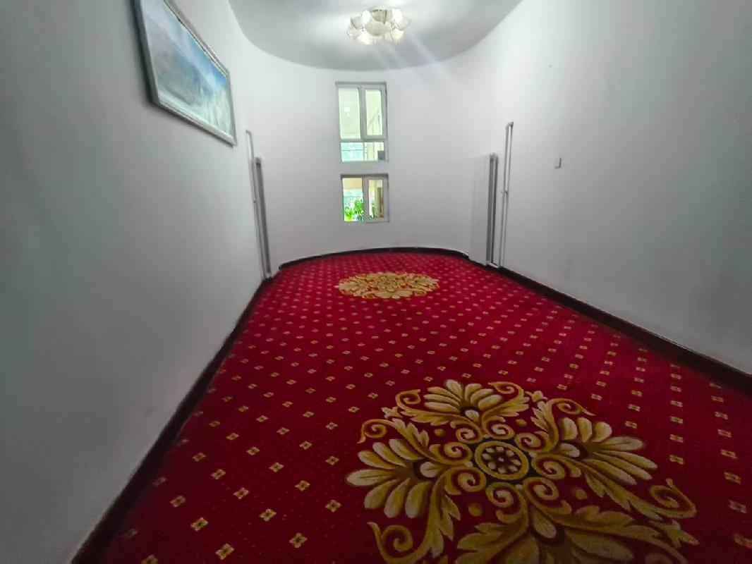 新源县万和源生态旅游公司位于新源县恰普河路贵宾馆1号楼约7190㎡对外招租，租期一年