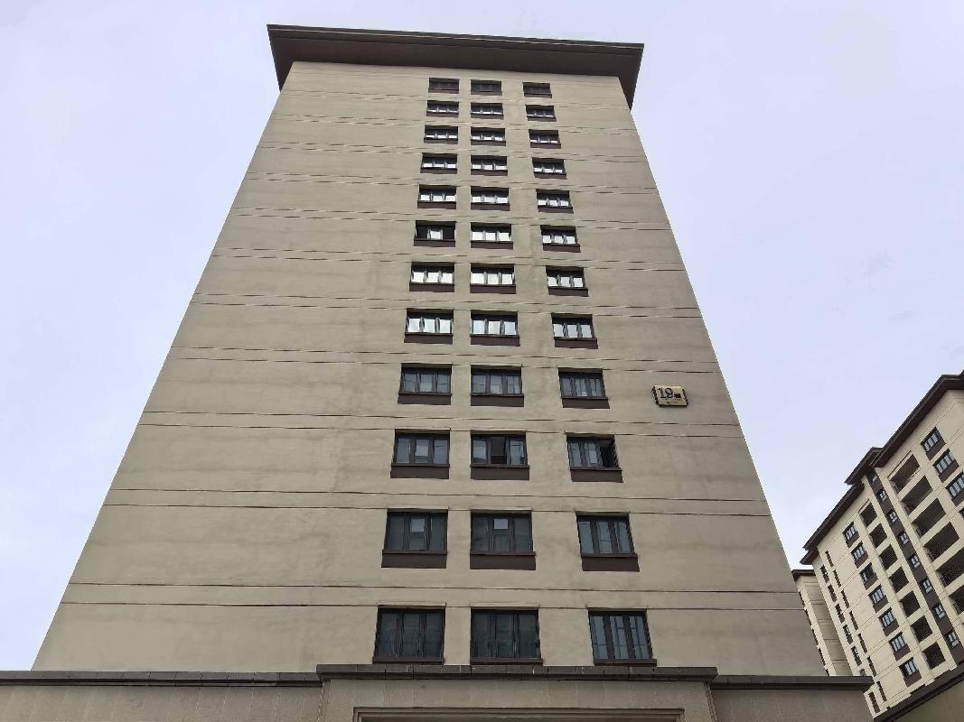新疆城建鸿业投资发展有限公司租赁位于乌鲁木齐高新技术产业开发区（新市区）北京北路88号京府商住小区（一标段）19#商业、办公综合楼199套办公式公寓（资产包三）(国资监测编号GR2026XJ1001291)