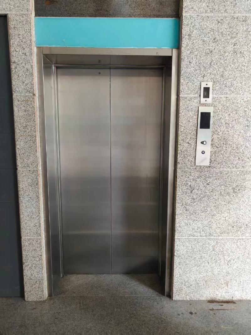 一台报废奥的斯电梯转让公告