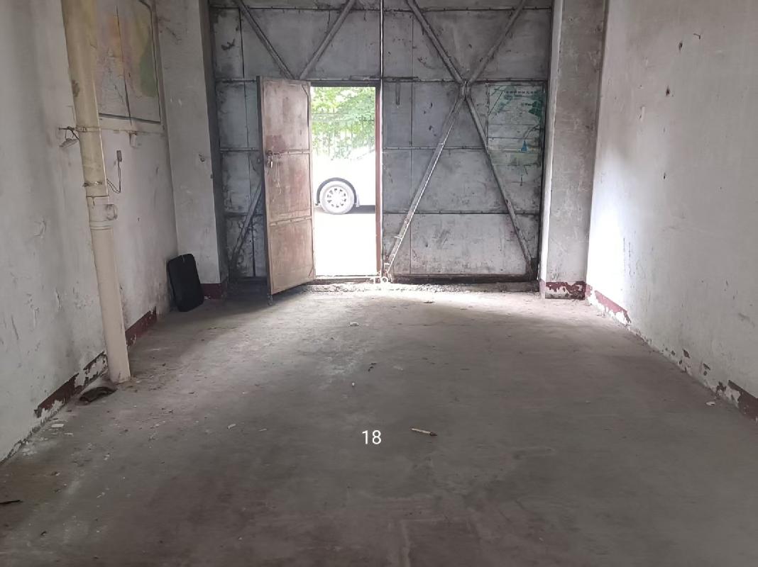 新疆蓝山屯河科技股份有限公司转让位于新疆昌吉市54区1丘101栋西段1层1-18室车库