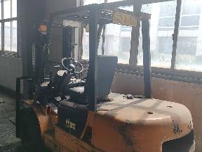 245-235内燃平衡重式叉车转让公告