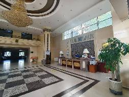 新源县万和源生态旅游公司位于新源县恰普河路贵宾馆1号楼约7190㎡对外招租，租期一年