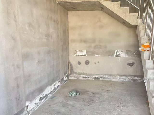 春风苑 1 号楼 04 室招租公告