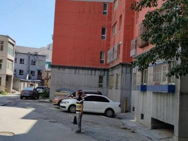 中国石油天然气股份有限公司新疆油田分公司采油一厂转让位于乌苏市捷特尔花园小区1套住宅、1间车库房地产（资产包二）