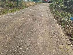 芜湖市鸠江区官陡街道官飞社区亚夏二手车市场东侧约10亩场地出租公告